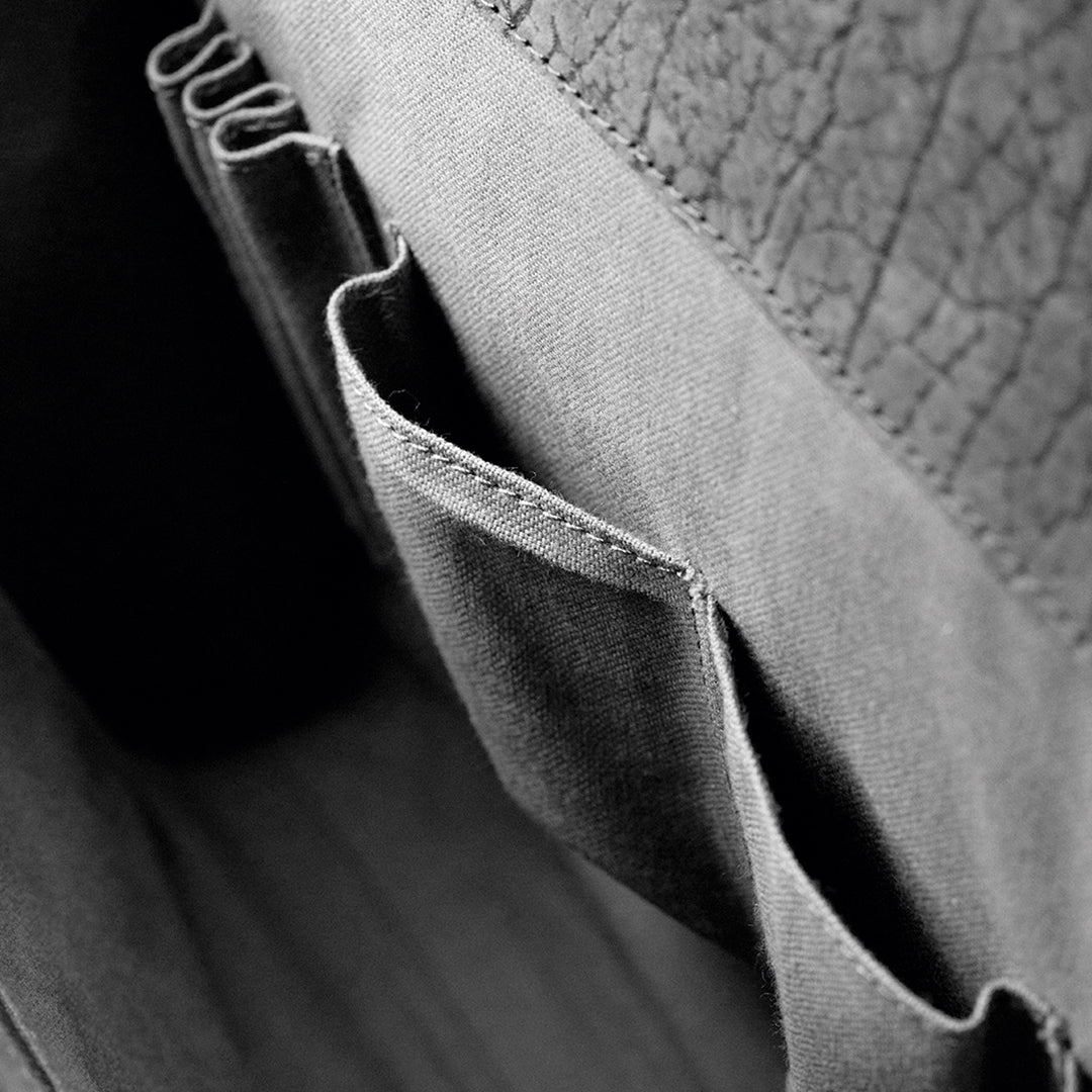 CUELLO DE TORO MESSENGER BAG - COAL BLACK